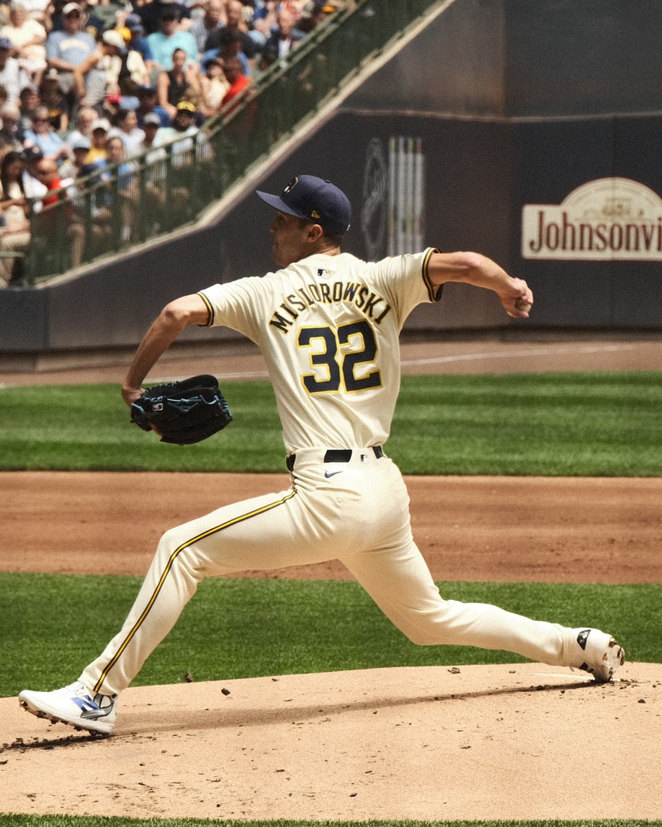 Jacob Misiorowski pitching for the Milwaukee Brewers in 2025.